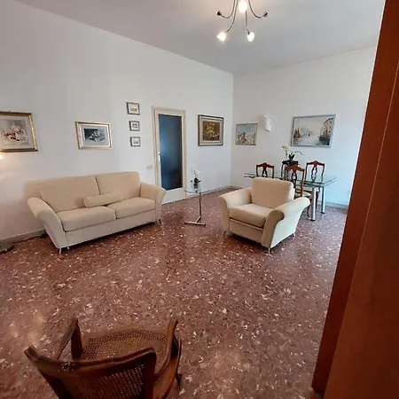 Casa vacanze La Casa Rosa Al Mare Viareggio