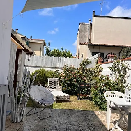 La Casa Rosa Al Mare Σπίτι διακοπών Βιαρέτζιο